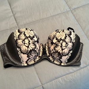 EUC Lightly lined multi way strapless bra underwire